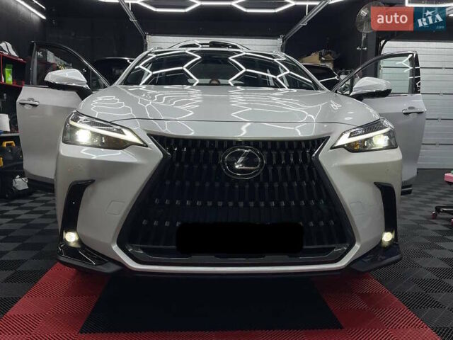 Белый Лексус НХ, объемом двигателя 2.49 л и пробегом 22 тыс. км за 51599 $, фото 10 на Automoto.ua