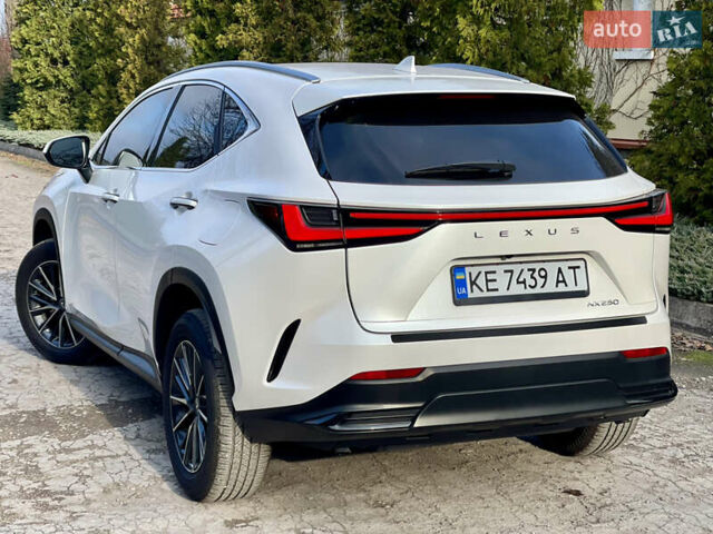 Белый Лексус НХ, объемом двигателя 2.49 л и пробегом 14 тыс. км за 39500 $, фото 4 на Automoto.ua