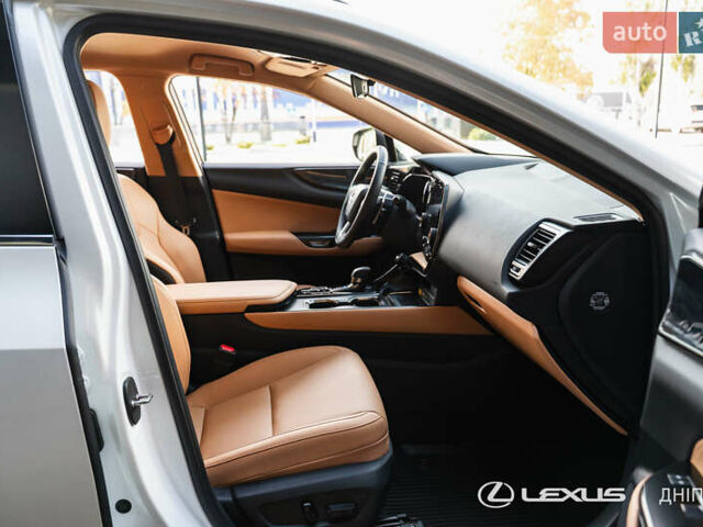 Лексус НХ 2024 у Дніпро (Дніпропетровську) на Automoto.ua Білий Лексус НХ, об'ємом двигуна 2.49 л та пробігом 14 тис. км за 57300 $, фото 21 на Automoto.ua