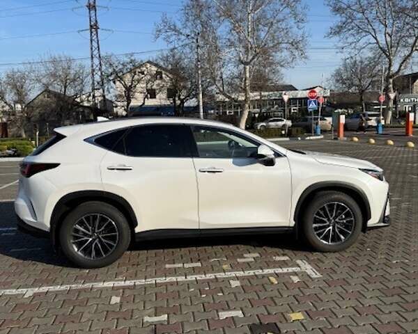 Белый Лексус НХ, объемом двигателя 2.49 л и пробегом 5 тыс. км за 60500 $, фото 2 на Automoto.ua