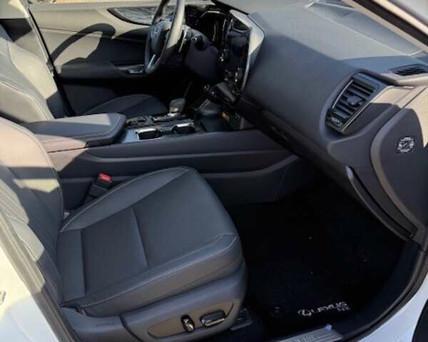 Белый Лексус НХ, объемом двигателя 2.49 л и пробегом 5 тыс. км за 60500 $, фото 7 на Automoto.ua