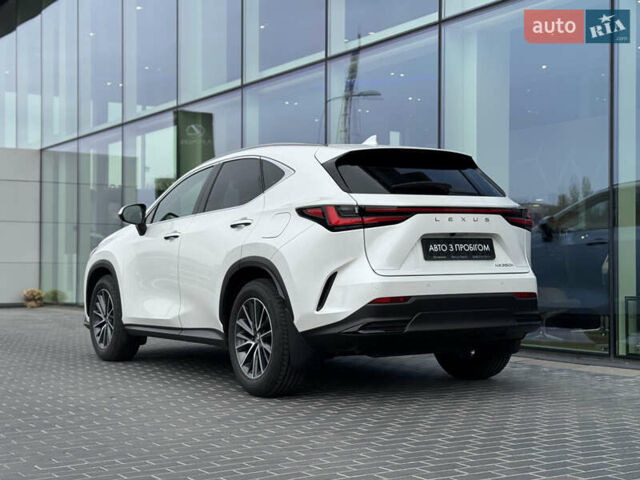 Білий Лексус НХ, об'ємом двигуна 2.49 л та пробігом 6 тис. км за 61300 $, фото 2 на Automoto.ua