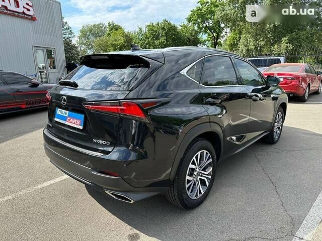 Чорний Лексус НХ, об'ємом двигуна 2 л та пробігом 38 тис. км за 34500 $, фото 2 на Automoto.ua