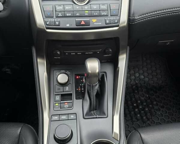 Черный Лексус НХ, объемом двигателя 2 л и пробегом 111 тыс. км за 21500 $, фото 13 на Automoto.ua