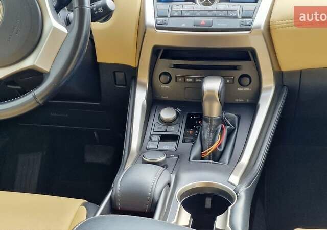 Чорний Лексус НХ, об'ємом двигуна 2 л та пробігом 107 тис. км за 21890 $, фото 19 на Automoto.ua