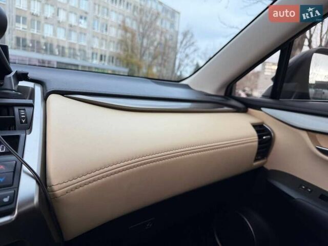 Черный Лексус НХ, объемом двигателя 2.49 л и пробегом 150 тыс. км за 27400 $, фото 19 на Automoto.ua