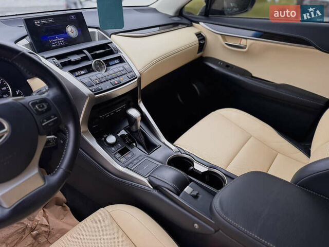 Черный Лексус НХ, объемом двигателя 2.5 л и пробегом 224 тыс. км за 24300 $, фото 12 на Automoto.ua