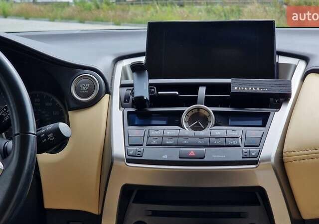 Чорний Лексус НХ, об'ємом двигуна 2 л та пробігом 107 тис. км за 21890 $, фото 12 на Automoto.ua