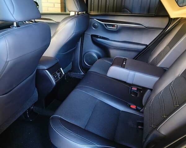Чорний Лексус НХ, об'ємом двигуна 2 л та пробігом 125 тис. км за 20800 $, фото 3 на Automoto.ua