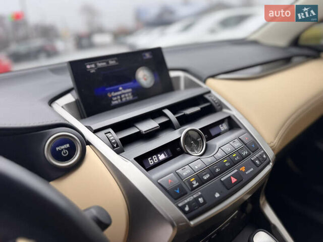 Черный Лексус НХ, объемом двигателя 2.5 л и пробегом 224 тыс. км за 24300 $, фото 14 на Automoto.ua