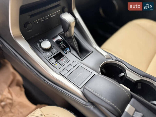 Черный Лексус НХ, объемом двигателя 2.5 л и пробегом 224 тыс. км за 24300 $, фото 13 на Automoto.ua