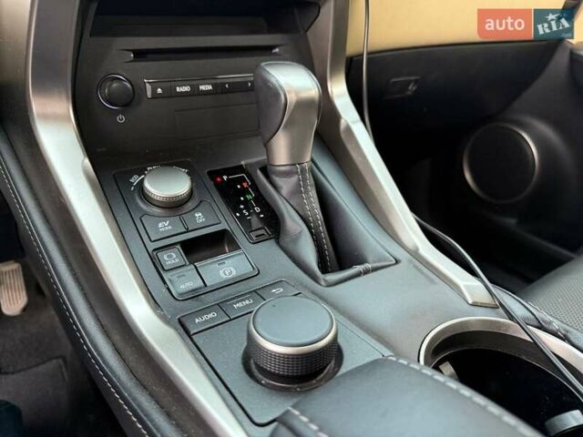 Черный Лексус НХ, объемом двигателя 2.49 л и пробегом 150 тыс. км за 27400 $, фото 16 на Automoto.ua