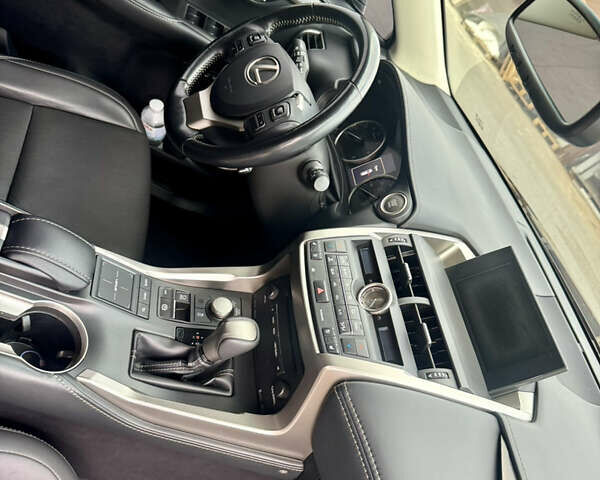 Чорний Лексус НХ, об'ємом двигуна 2 л та пробігом 106 тис. км за 22999 $, фото 28 на Automoto.ua