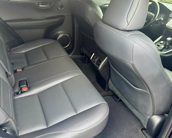 Чорний Лексус НХ, об'ємом двигуна 2 л та пробігом 106 тис. км за 22999 $, фото 32 на Automoto.ua