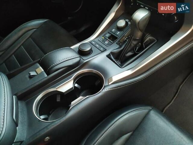 Лексус НХ 2017 в Киеве на Automoto.ua Черный Лексус НХ, объемом двигателя 2.49 л и пробегом 190 тыс. км за 25500 $, фото 25 на Automoto.ua