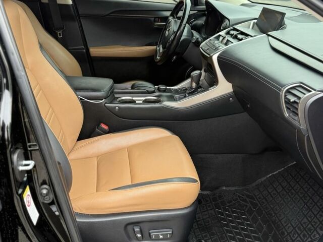 Черный Лексус НХ, объемом двигателя 1.9 л и пробегом 179 тыс. км за 25000 $, фото 10 на Automoto.ua