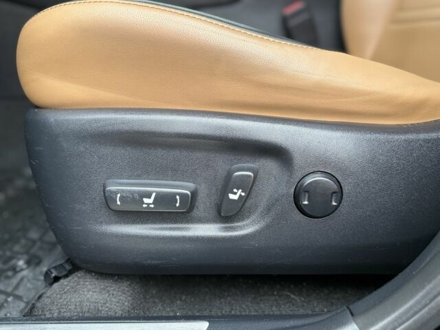 Черный Лексус НХ, объемом двигателя 1.9 л и пробегом 179 тыс. км за 25000 $, фото 9 на Automoto.ua