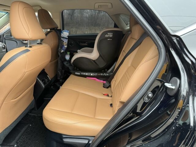 Черный Лексус НХ, объемом двигателя 1.9 л и пробегом 179 тыс. км за 25000 $, фото 17 на Automoto.ua