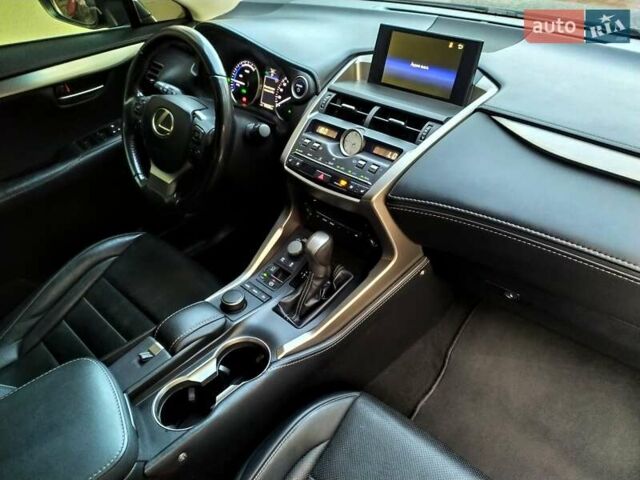 Лексус НХ 2017 в Киеве на Automoto.ua Черный Лексус НХ, объемом двигателя 2.49 л и пробегом 190 тыс. км за 25500 $, фото 23 на Automoto.ua