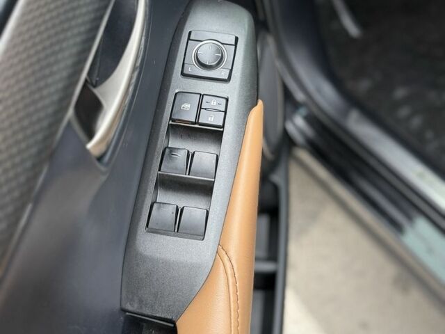 Черный Лексус НХ, объемом двигателя 1.9 л и пробегом 179 тыс. км за 25000 $, фото 6 на Automoto.ua