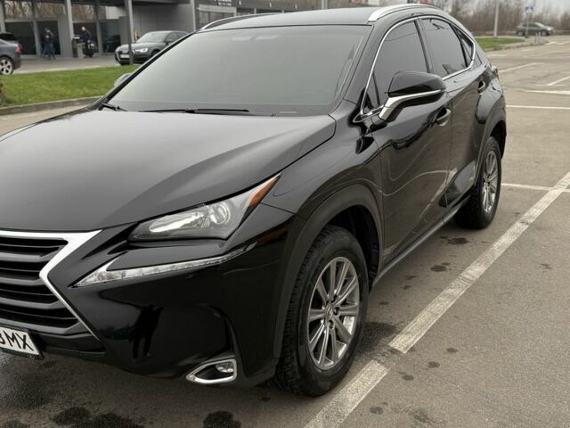 Черный Лексус НХ, объемом двигателя 1.9 л и пробегом 179 тыс. км за 25000 $, фото 1 на Automoto.ua