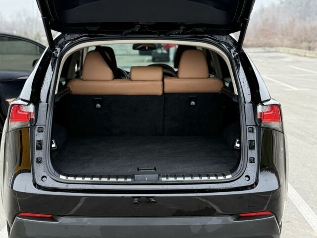 Черный Лексус НХ, объемом двигателя 1.9 л и пробегом 179 тыс. км за 25000 $, фото 18 на Automoto.ua