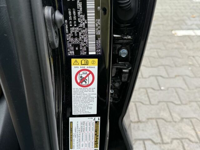 Черный Лексус НХ, объемом двигателя 1.9 л и пробегом 179 тыс. км за 25000 $, фото 5 на Automoto.ua