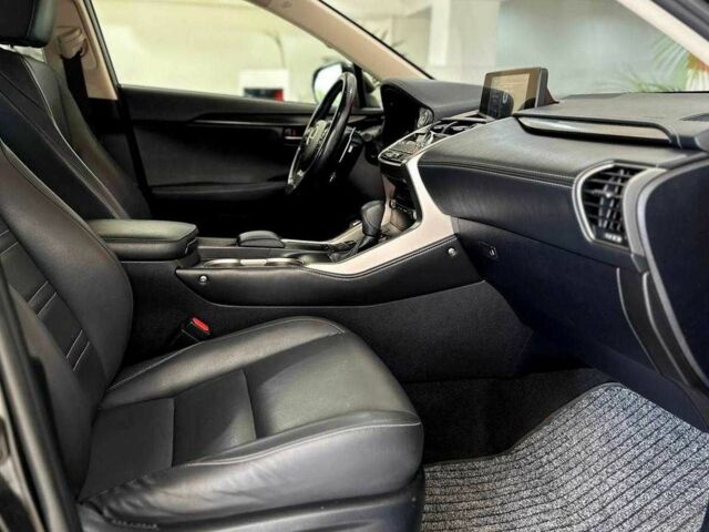 Черный Лексус НХ, объемом двигателя 2 л и пробегом 167 тыс. км за 26368 $, фото 5 на Automoto.ua