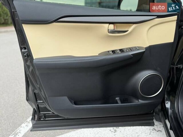 Черный Лексус НХ, объемом двигателя 2 л и пробегом 68 тыс. км за 28700 $, фото 46 на Automoto.ua