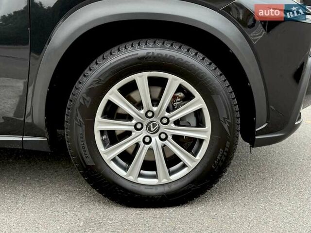 Черный Лексус НХ, объемом двигателя 2 л и пробегом 68 тыс. км за 28700 $, фото 28 на Automoto.ua