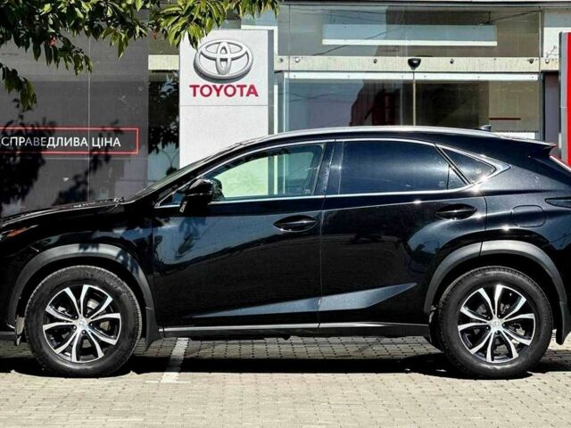 Черный Лексус НХ, объемом двигателя 2 л и пробегом 167 тыс. км за 26368 $, фото 2 на Automoto.ua