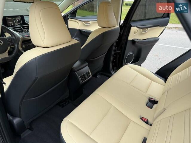 Черный Лексус НХ, объемом двигателя 2 л и пробегом 68 тыс. км за 28700 $, фото 45 на Automoto.ua