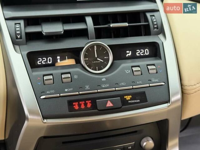 Черный Лексус НХ, объемом двигателя 2 л и пробегом 68 тыс. км за 28700 $, фото 57 на Automoto.ua