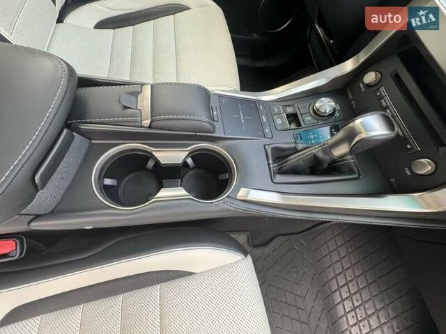 Чорний Лексус НХ, об'ємом двигуна 2 л та пробігом 88 тис. км за 30700 $, фото 5 на Automoto.ua
