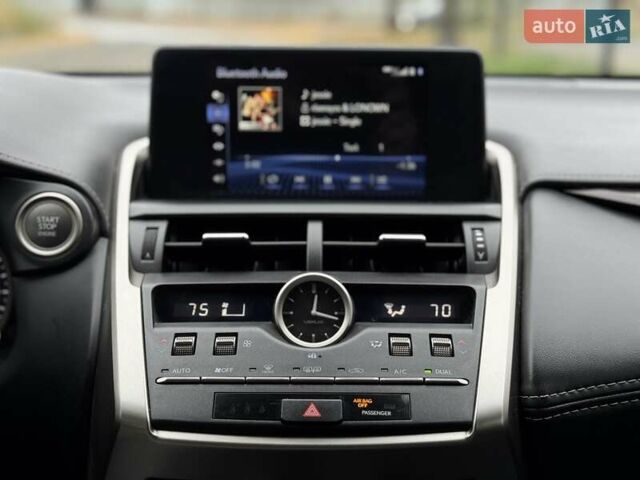 Чорний Лексус НХ, об'ємом двигуна 2 л та пробігом 33 тис. км за 25500 $, фото 28 на Automoto.ua