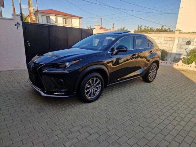 Чорний Лексус НХ, об'ємом двигуна 2 л та пробігом 34 тис. км за 22100 $, фото 1 на Automoto.ua