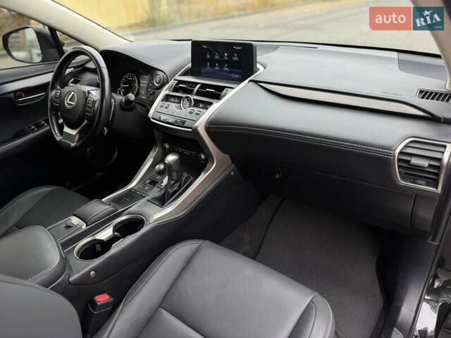 Чорний Лексус НХ, об'ємом двигуна 2 л та пробігом 33 тис. км за 25500 $, фото 14 на Automoto.ua