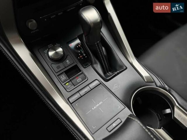 Чорний Лексус НХ, об'ємом двигуна 2 л та пробігом 33 тис. км за 25500 $, фото 42 на Automoto.ua