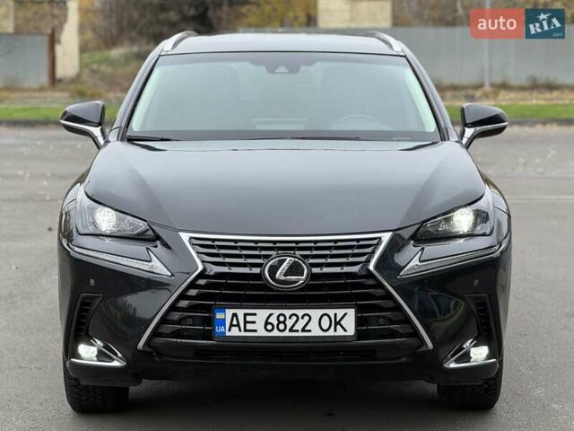 Чорний Лексус НХ, об'ємом двигуна 2 л та пробігом 33 тис. км за 25500 $, фото 4 на Automoto.ua