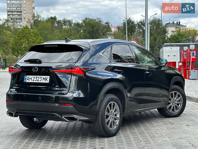 Черный Лексус НХ, объемом двигателя 2 л и пробегом 70 тыс. км за 23999 $, фото 3 на Automoto.ua
