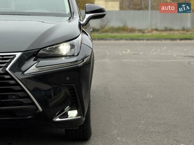 Чорний Лексус НХ, об'ємом двигуна 2 л та пробігом 33 тис. км за 25500 $, фото 8 на Automoto.ua