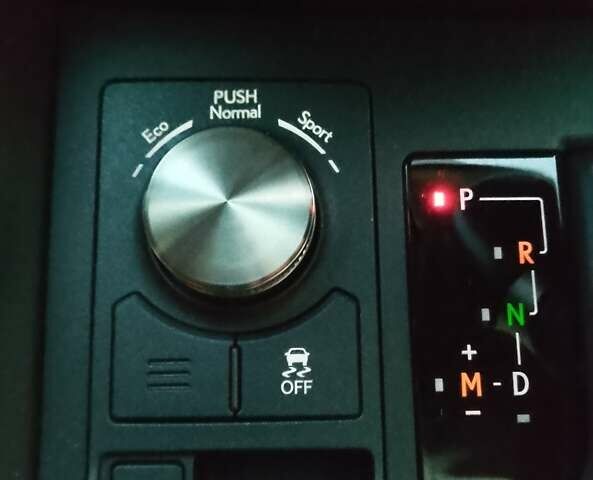 Чорний Лексус НХ, об'ємом двигуна 2 л та пробігом 88 тис. км за 29900 $, фото 22 на Automoto.ua