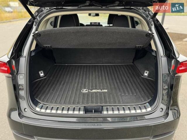 Чорний Лексус НХ, об'ємом двигуна 2 л та пробігом 33 тис. км за 25500 $, фото 52 на Automoto.ua