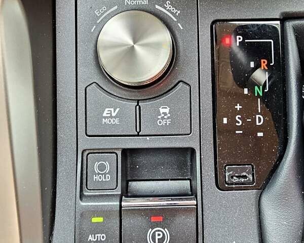 Черный Лексус НХ, объемом двигателя 2.49 л и пробегом 27 тыс. км за 34000 $, фото 38 на Automoto.ua