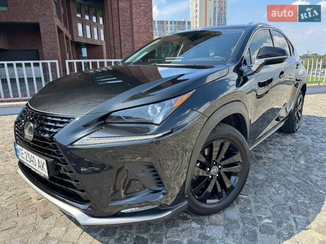 Черный Лексус НХ, объемом двигателя 2 л и пробегом 99 тыс. км за 30700 $, фото 1 на Automoto.ua