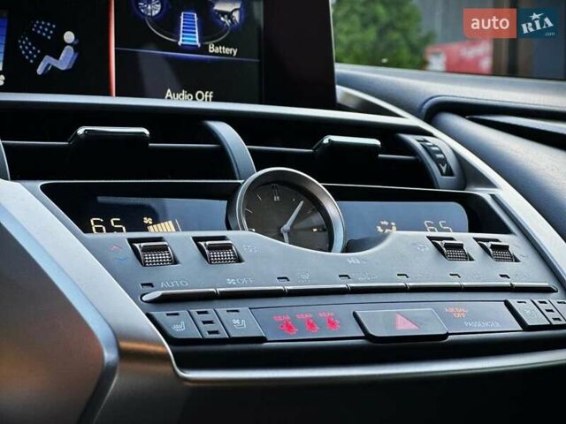 Лексус НХ 2020 у Києві на Automoto.ua Чорний Лексус НХ, об'ємом двигуна 2.49 л та пробігом 54 тис. км за 39900 $, фото 42 на Automoto.ua