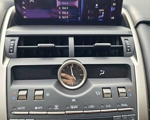 Черный Лексус НХ, объемом двигателя 2.49 л и пробегом 27 тыс. км за 34000 $, фото 34 на Automoto.ua