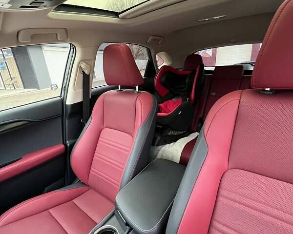 Черный Лексус НХ, объемом двигателя 2 л и пробегом 39 тыс. км за 32500 $, фото 8 на Automoto.ua