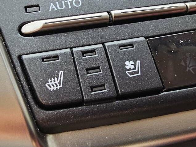 Черный Лексус НХ, объемом двигателя 2.49 л и пробегом 27 тыс. км за 34000 $, фото 42 на Automoto.ua