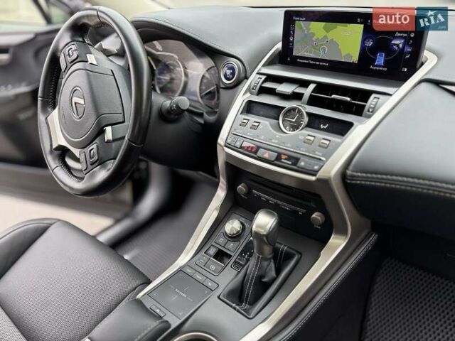 Черный Лексус НХ, объемом двигателя 2.49 л и пробегом 84 тыс. км за 39900 $, фото 6 на Automoto.ua